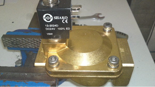 Changing a solenoid valve armature